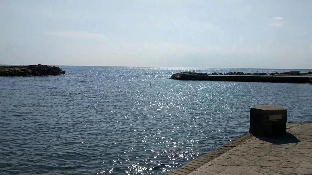 Fantastic 1 Bed Apartment By The Sea Opposite 4 Seasons Limassol Exterior foto
